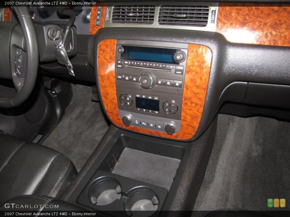 Ebony Interior Controls for the 2007 Chevrolet Avalanche LTZ 4WD #47771226