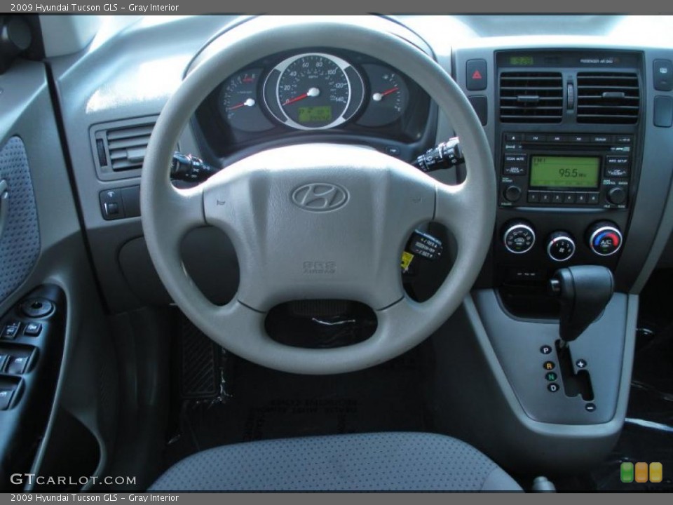 Gray Interior Controls for the 2009 Hyundai Tucson GLS #47779020