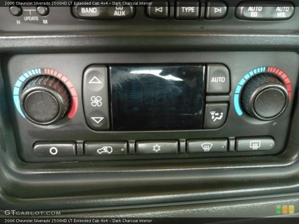 Dark Charcoal Interior Controls for the 2006 Chevrolet Silverado 2500HD LT Extended Cab 4x4 #47782500