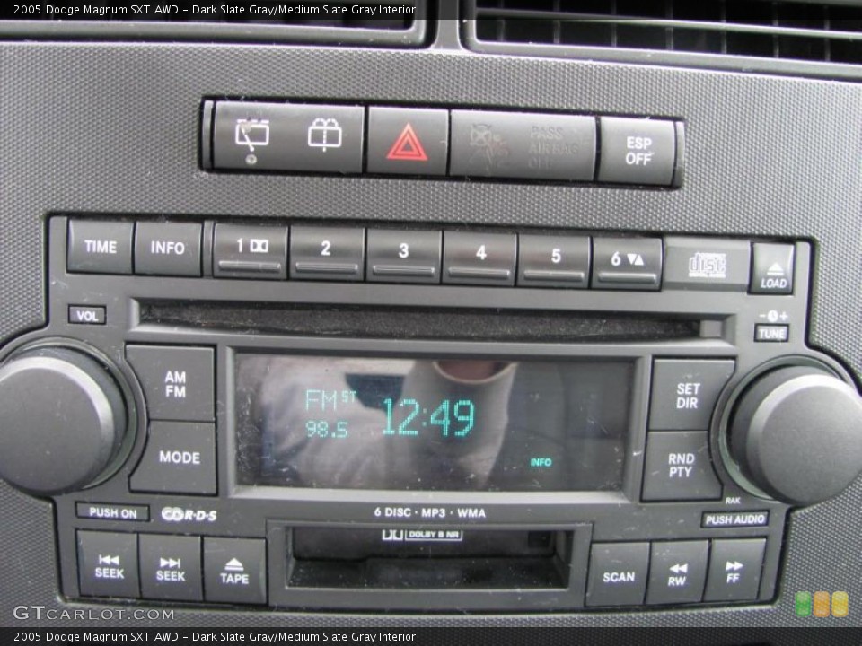 Dark Slate Gray/Medium Slate Gray Interior Controls for the 2005 Dodge Magnum SXT AWD #47791233
