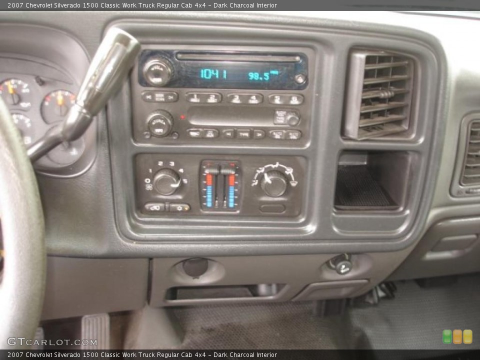 Dark Charcoal Interior Controls for the 2007 Chevrolet Silverado 1500 Classic Work Truck Regular Cab 4x4 #47791315
