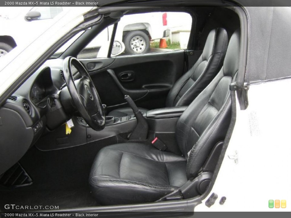 Black Interior Photo for the 2000 Mazda MX-5 Miata LS Roadster #47801348