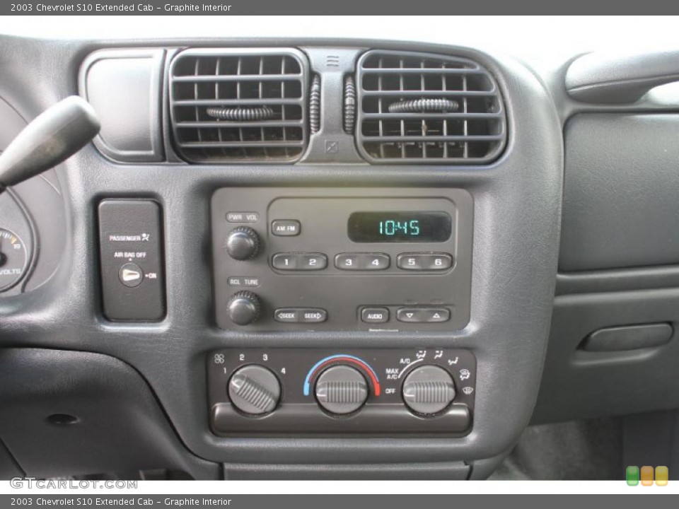 Graphite Interior Controls for the 2003 Chevrolet S10 Extended Cab #47808761