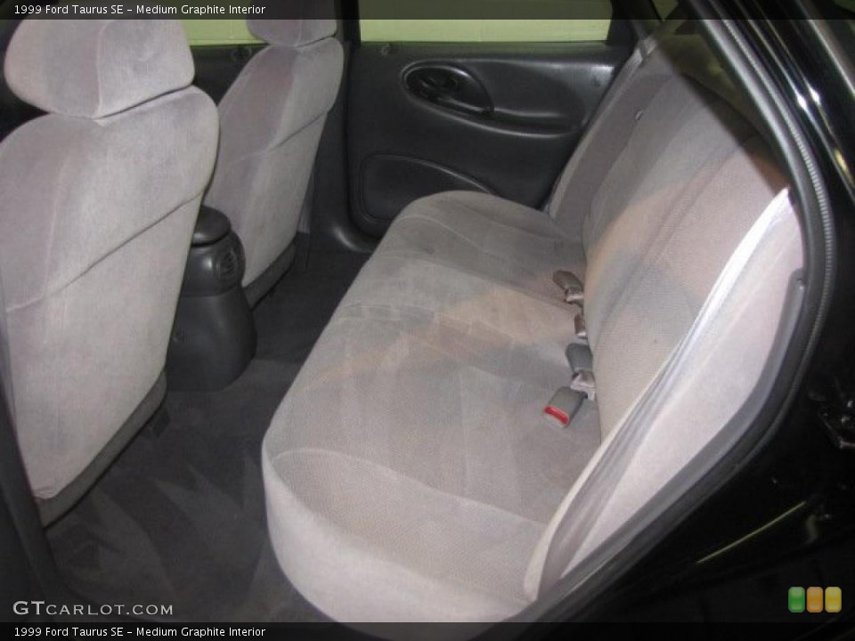Medium Graphite Interior Photo for the 1999 Ford Taurus SE #47829534