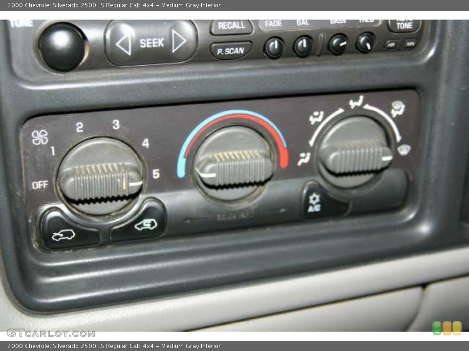 Medium Gray Interior Controls for the 2000 Chevrolet Silverado 2500 LS Regular Cab 4x4 #47833127