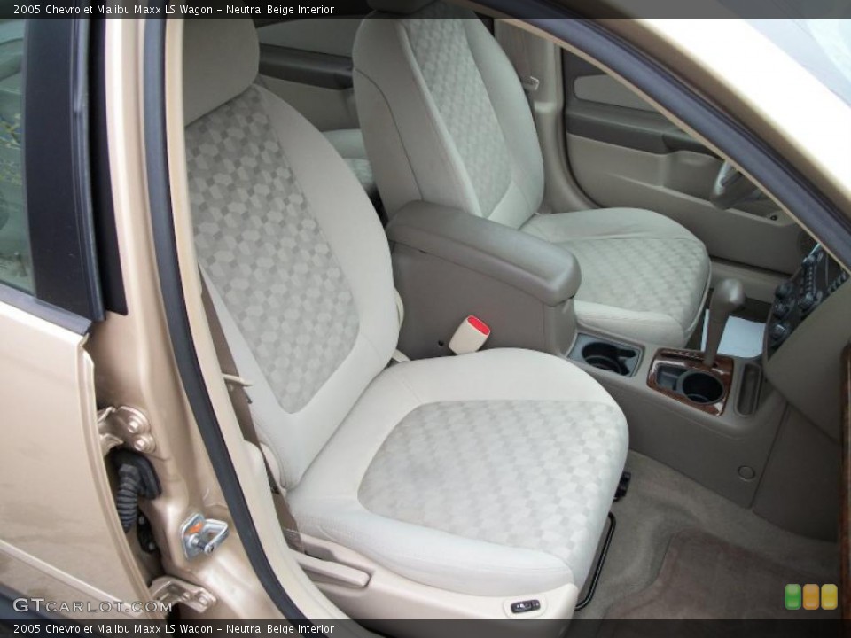 Neutral Beige Interior Photo for the 2005 Chevrolet Malibu Maxx LS Wagon #47835131