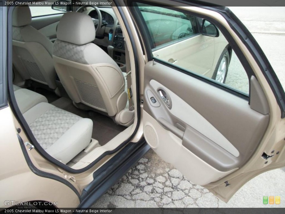 Neutral Beige Interior Photo for the 2005 Chevrolet Malibu Maxx LS Wagon #47835141