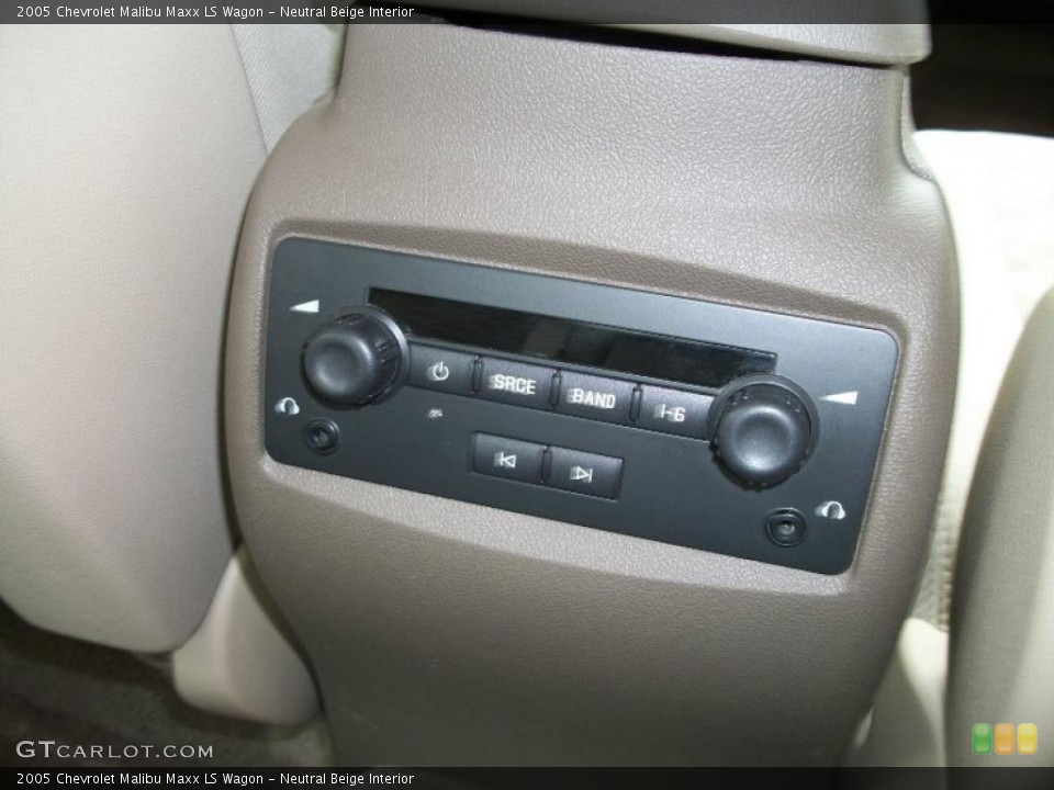 Neutral Beige Interior Controls for the 2005 Chevrolet Malibu Maxx LS Wagon #47835197