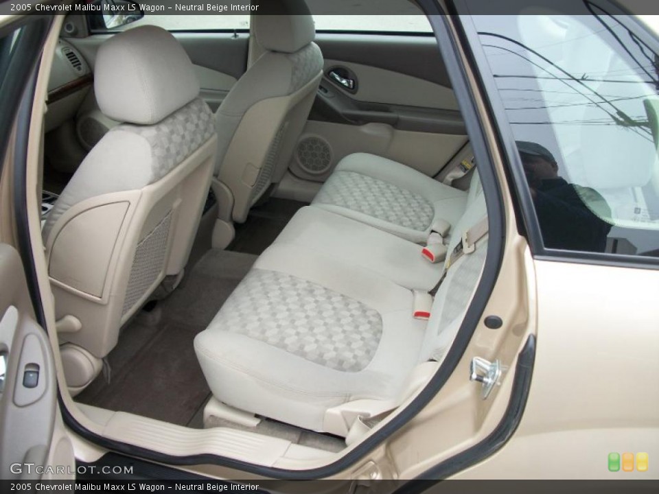Neutral Beige Interior Photo for the 2005 Chevrolet Malibu Maxx LS Wagon #47835227