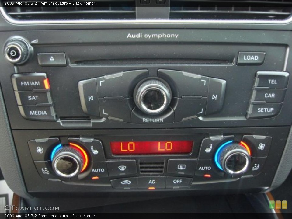 Black Interior Controls for the 2009 Audi Q5 3.2 Premium quattro #47835368