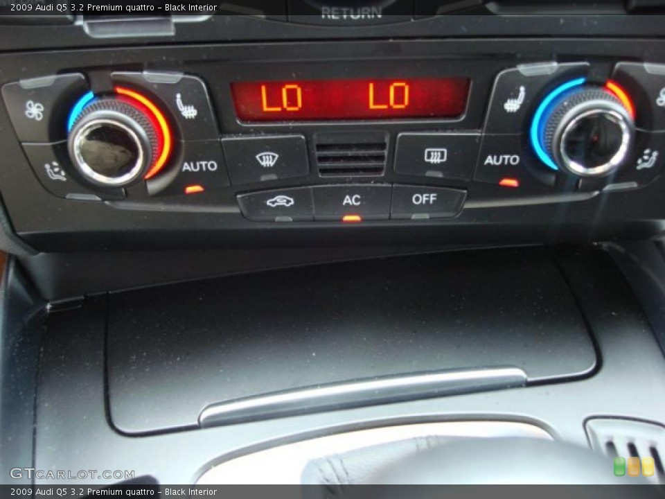 Black Interior Controls for the 2009 Audi Q5 3.2 Premium quattro #47835380