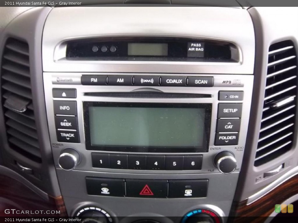 Gray Interior Controls for the 2011 Hyundai Santa Fe GLS #47840405