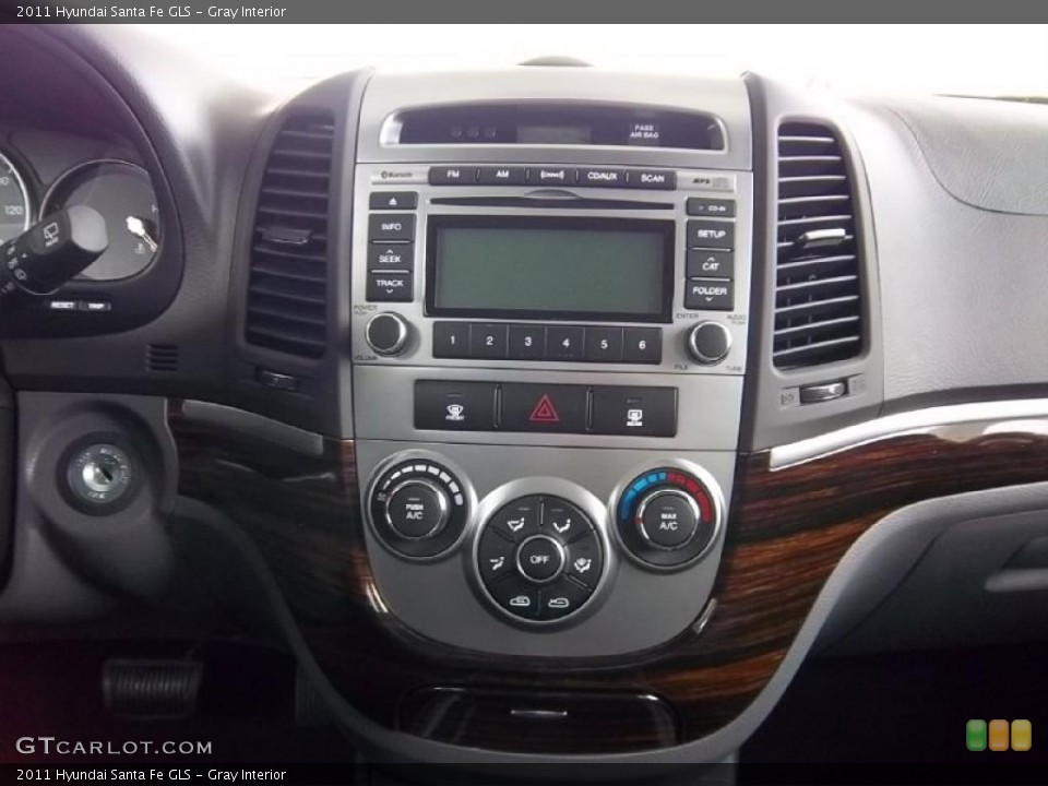 Gray Interior Controls for the 2011 Hyundai Santa Fe GLS #47840420