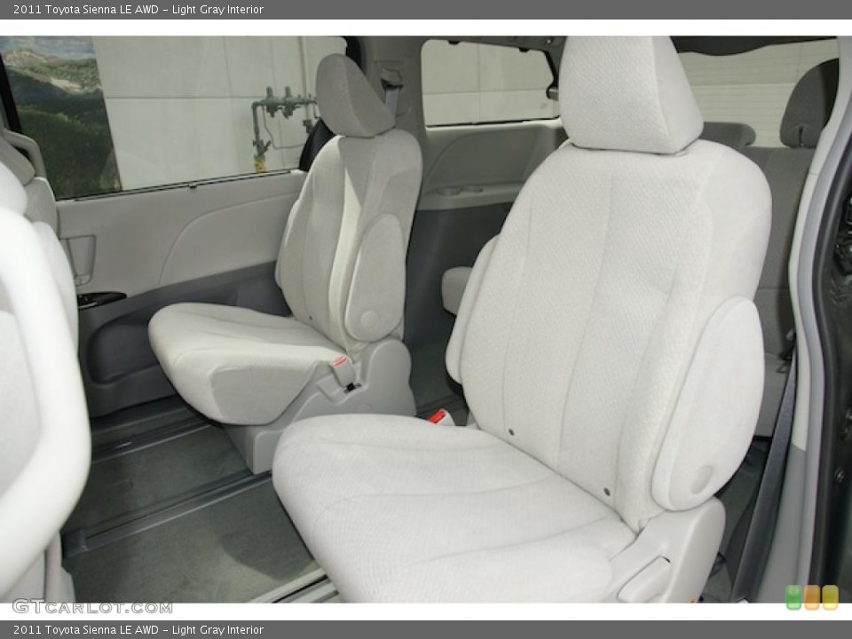 Light Gray Interior Photo for the 2011 Toyota Sienna LE AWD #47841038