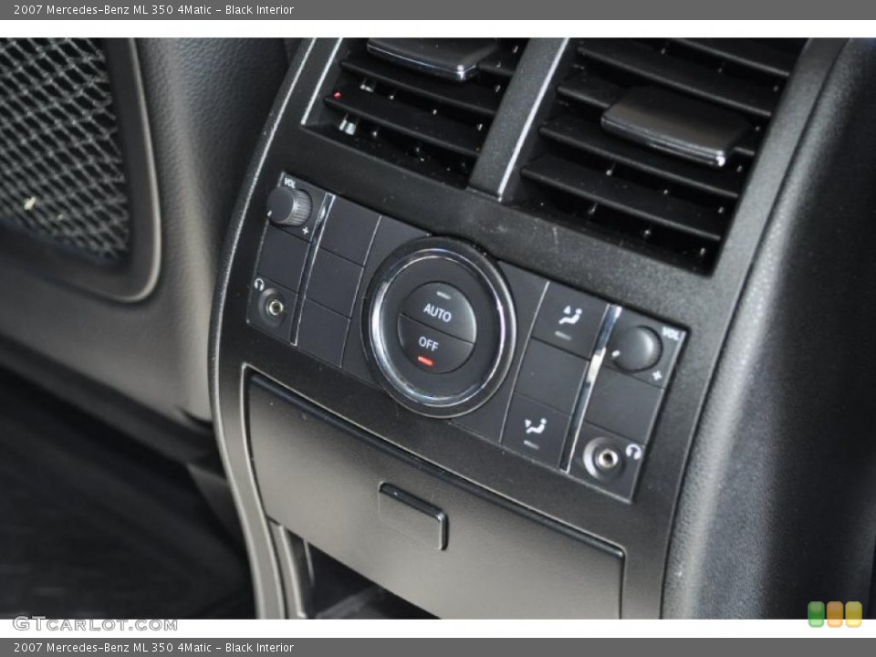 Black Interior Controls for the 2007 Mercedes-Benz ML 350 4Matic #47851613