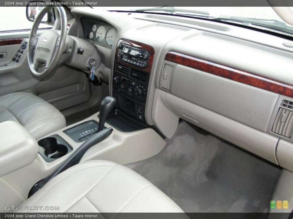 Taupe Interior Photo for the 2004 Jeep Grand Cherokee Limited #47876213