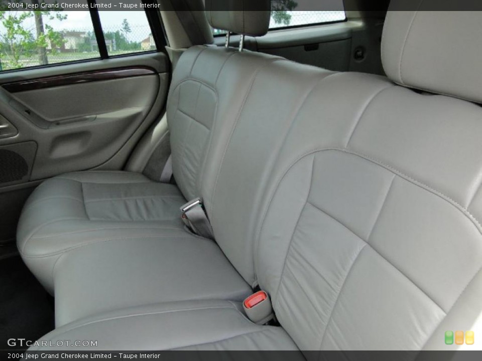 Taupe Interior Photo for the 2004 Jeep Grand Cherokee Limited #47876270