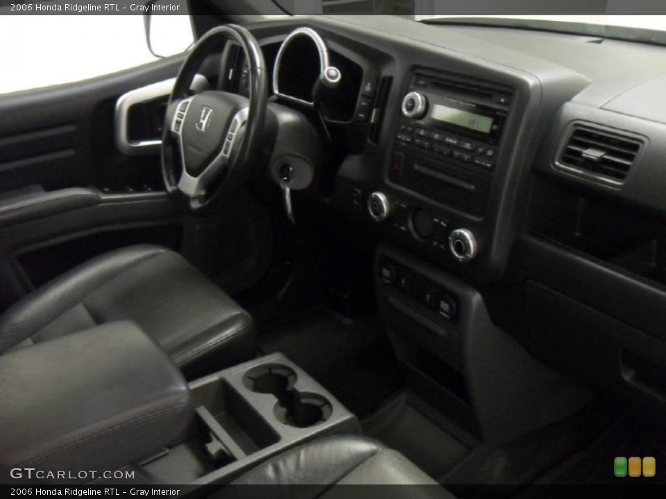 Gray Interior Photo for the 2006 Honda Ridgeline RTL #47900156