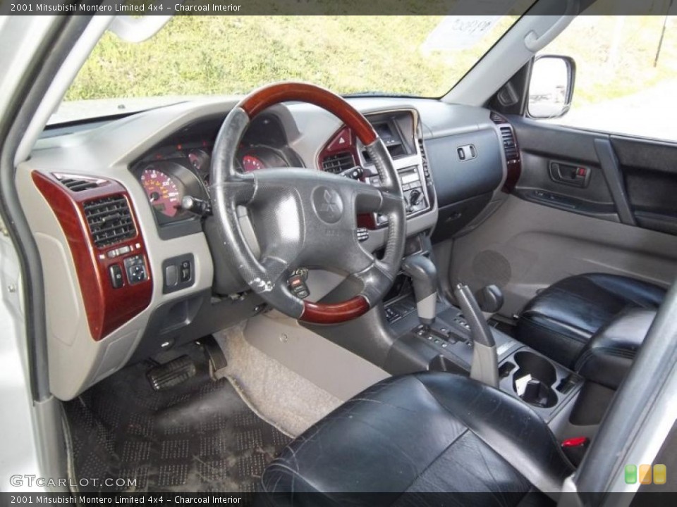 Charcoal Interior Photo for the 2001 Mitsubishi Montero Limited 4x4 #47902487