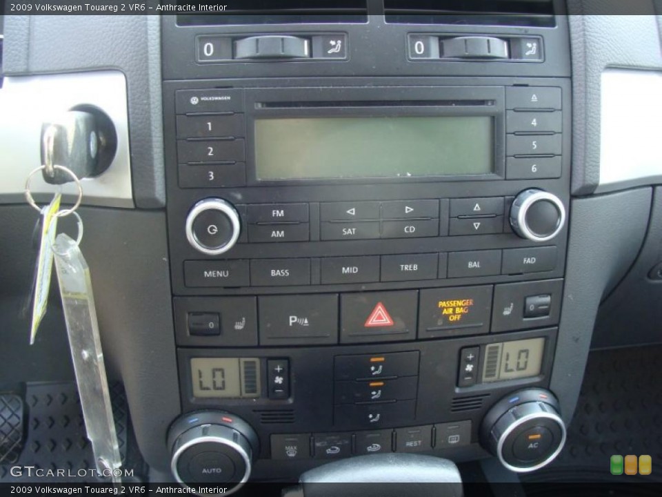 Anthracite Interior Controls for the 2009 Volkswagen Touareg 2 VR6 #47909424