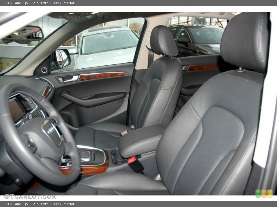 Black Interior Photo for the 2010 Audi Q5 3.2 quattro #47935917