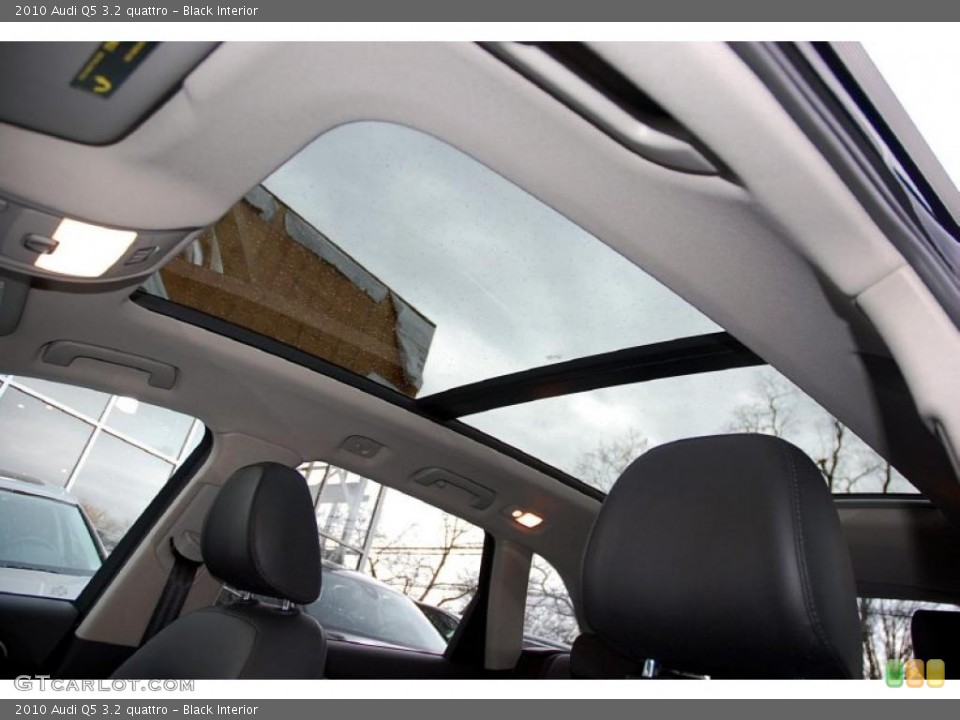 Black Interior Sunroof for the 2010 Audi Q5 3.2 quattro #47935932