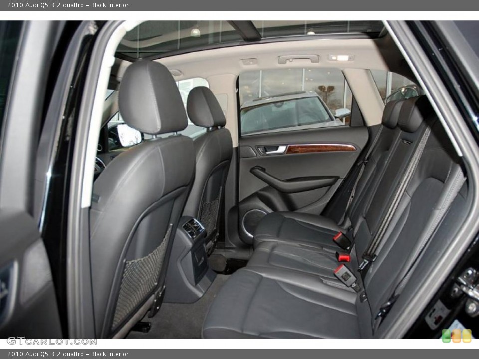 Black Interior Photo for the 2010 Audi Q5 3.2 quattro #47935947