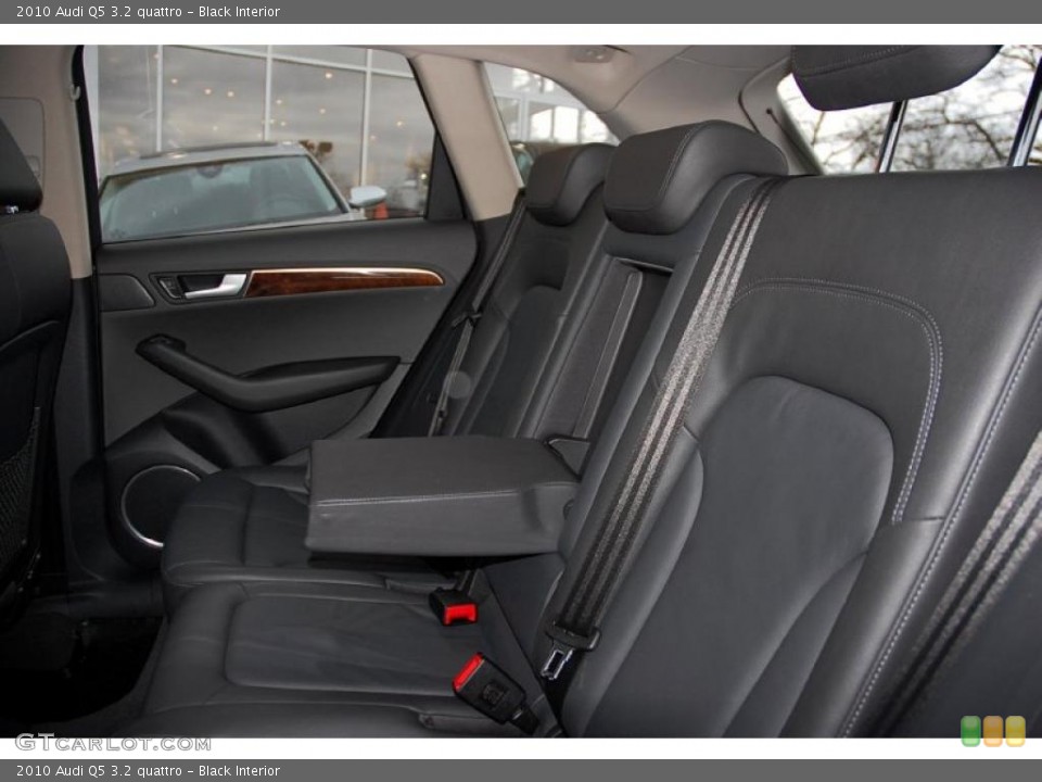 Black Interior Photo for the 2010 Audi Q5 3.2 quattro #47935959