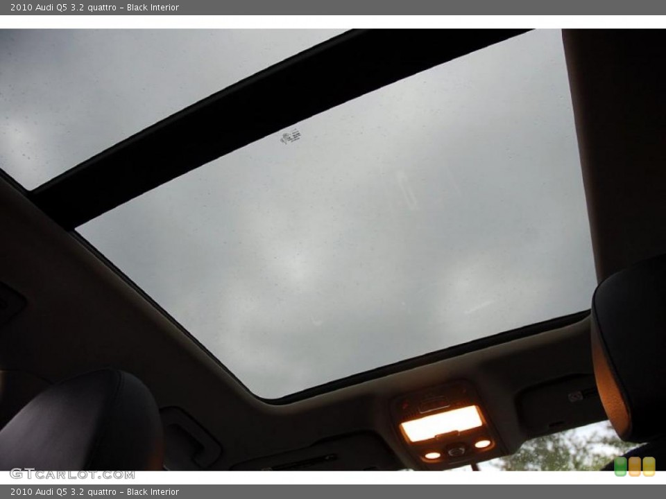 Black Interior Sunroof for the 2010 Audi Q5 3.2 quattro #47935989