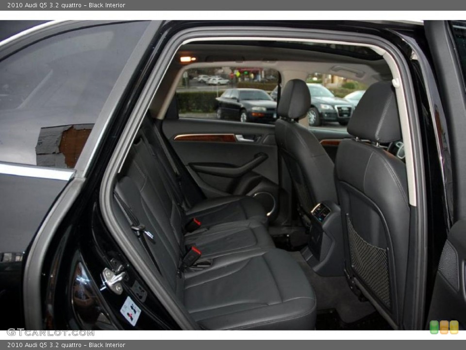 Black Interior Photo for the 2010 Audi Q5 3.2 quattro #47935998