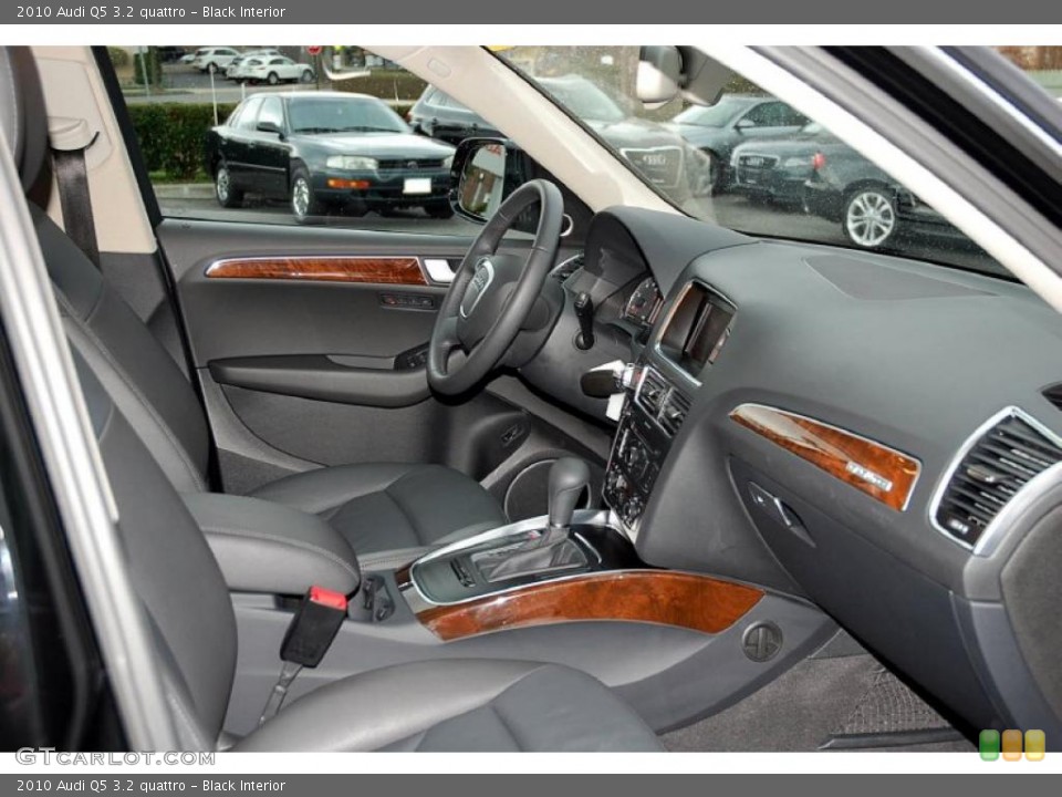 Black Interior Photo for the 2010 Audi Q5 3.2 quattro #47936010