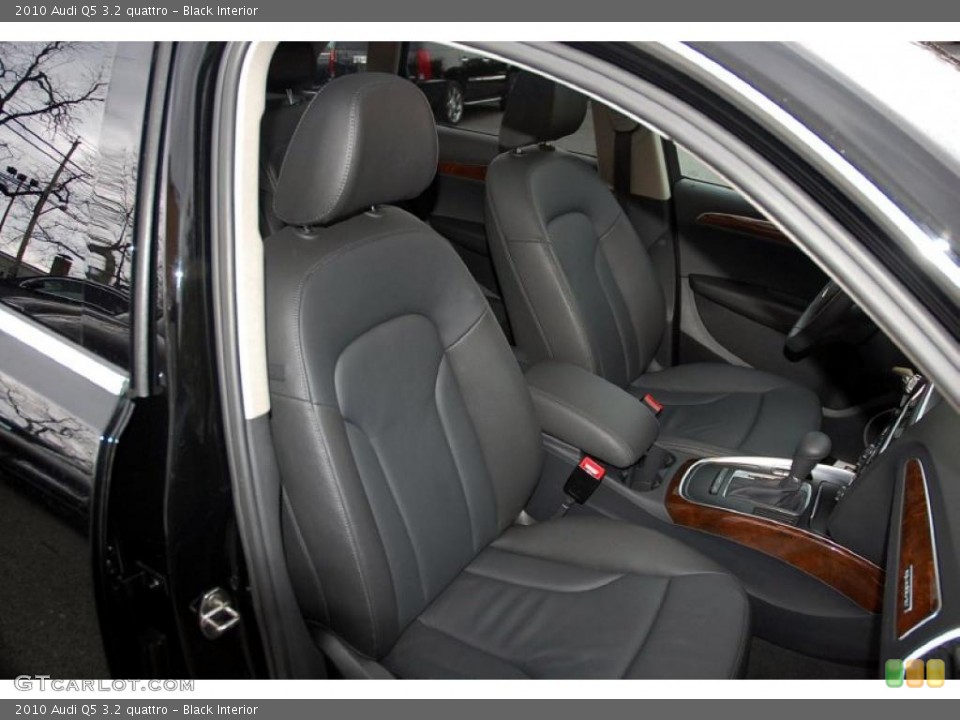 Black Interior Photo for the 2010 Audi Q5 3.2 quattro #47936028