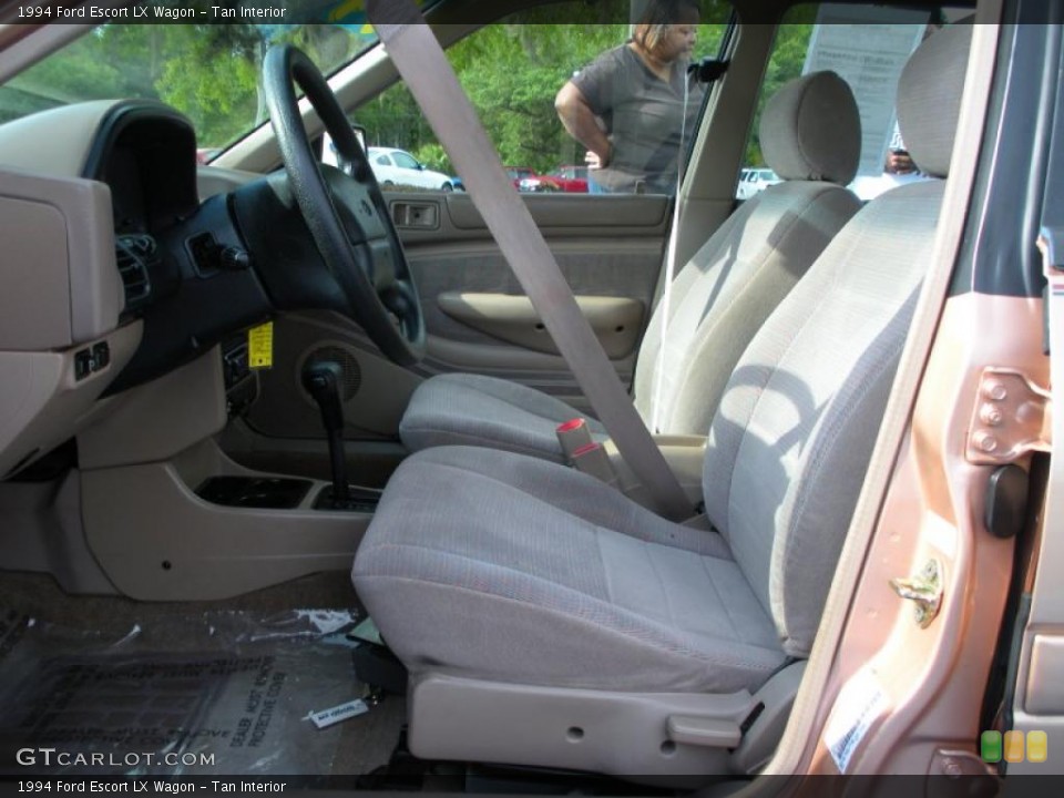 Tan Interior Photo for the 1994 Ford Escort LX Wagon #47941554