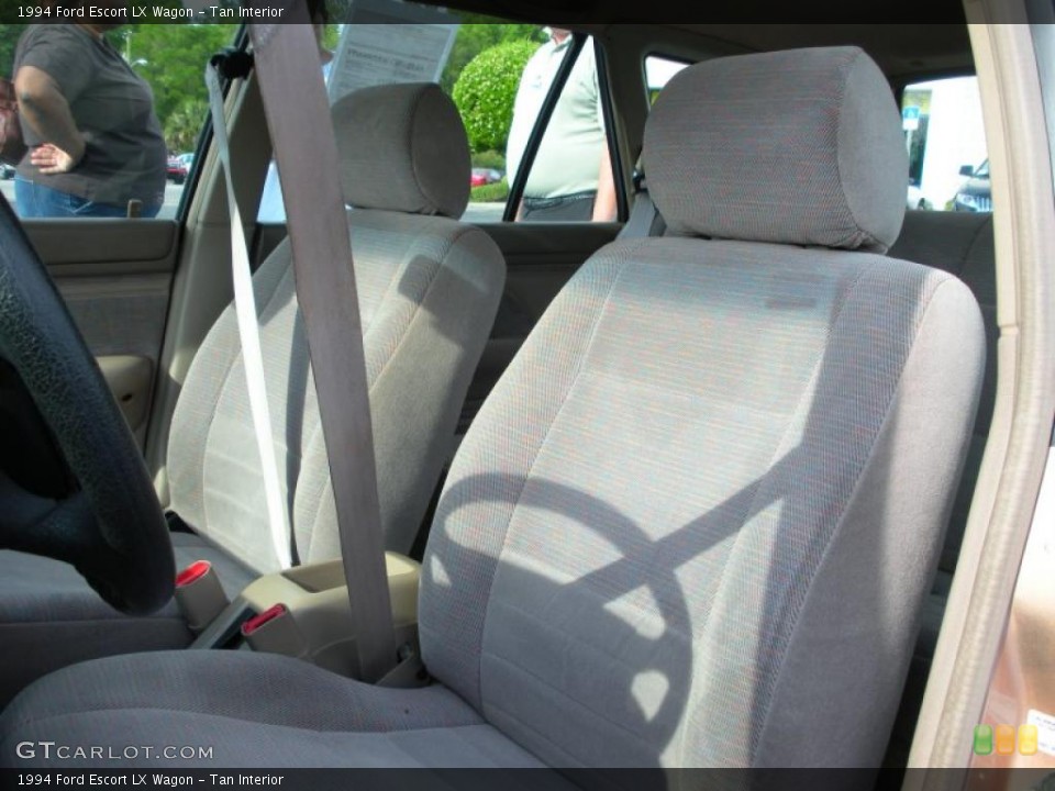Tan Interior Photo for the 1994 Ford Escort LX Wagon #47941569