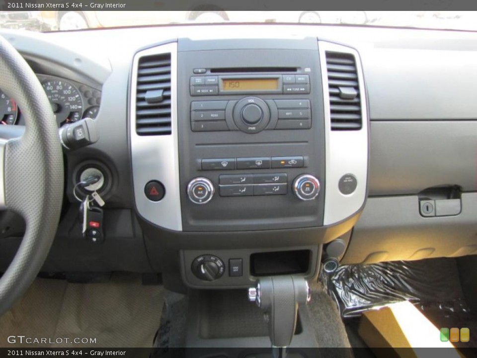 Gray Interior Controls for the 2011 Nissan Xterra S 4x4 #47949075