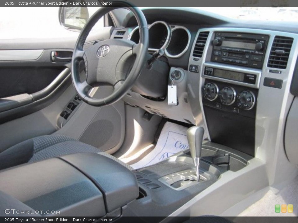 Dark Charcoal Interior Photo for the 2005 Toyota 4Runner Sport Edition #47961198