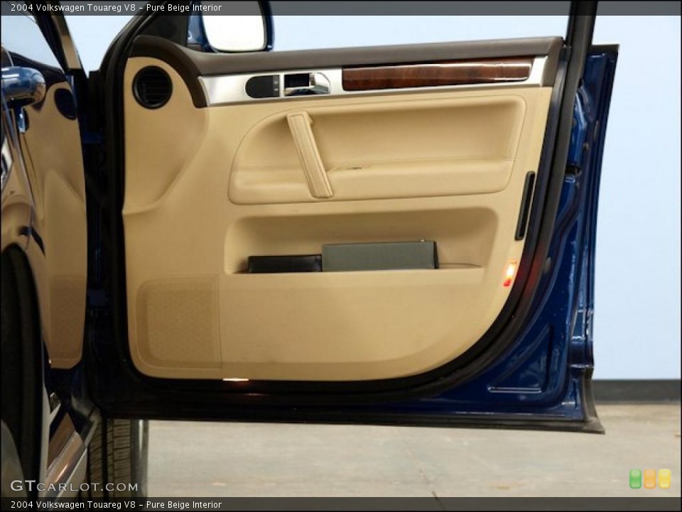 Pure Beige Interior Door Panel for the 2004 Volkswagen Touareg V8 #47962827