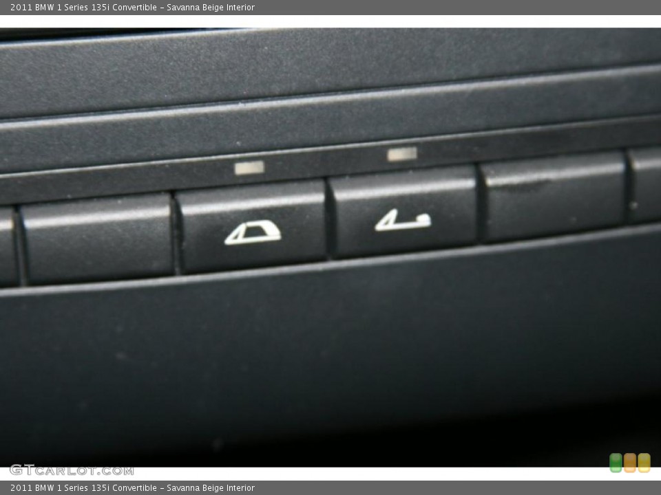 Savanna Beige Interior Controls for the 2011 BMW 1 Series 135i Convertible #47970263