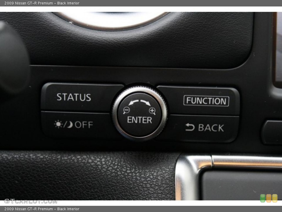 Black Interior Controls for the 2009 Nissan GT-R Premium #47984990
