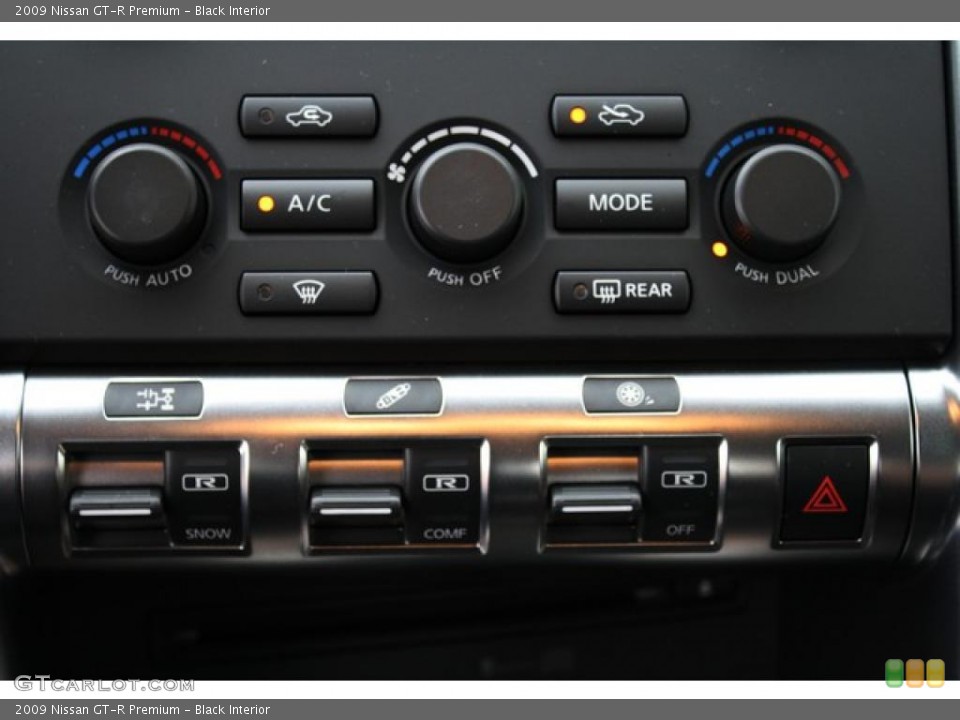 Black Interior Controls for the 2009 Nissan GT-R Premium #47985017