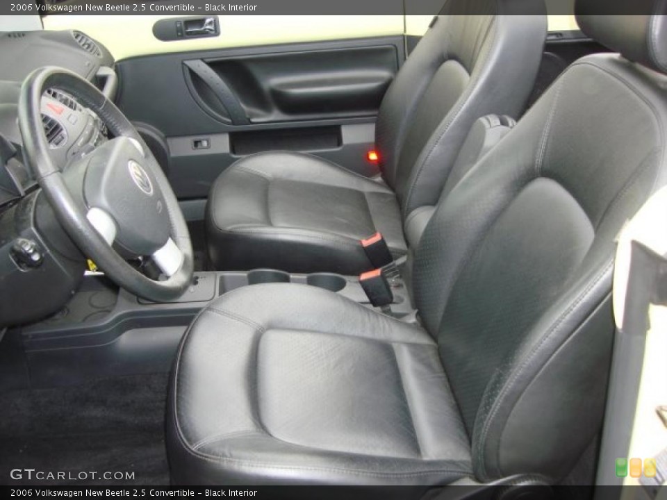 Black Interior Photo for the 2006 Volkswagen New Beetle 2.5 Convertible #47993994