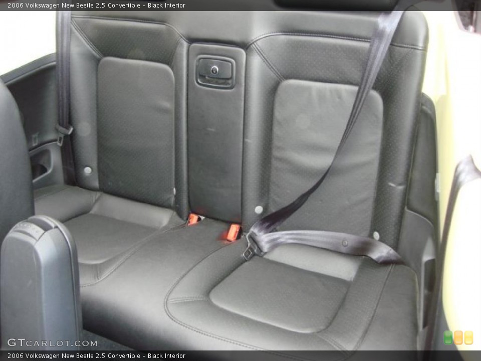 Black Interior Photo for the 2006 Volkswagen New Beetle 2.5 Convertible #47994007