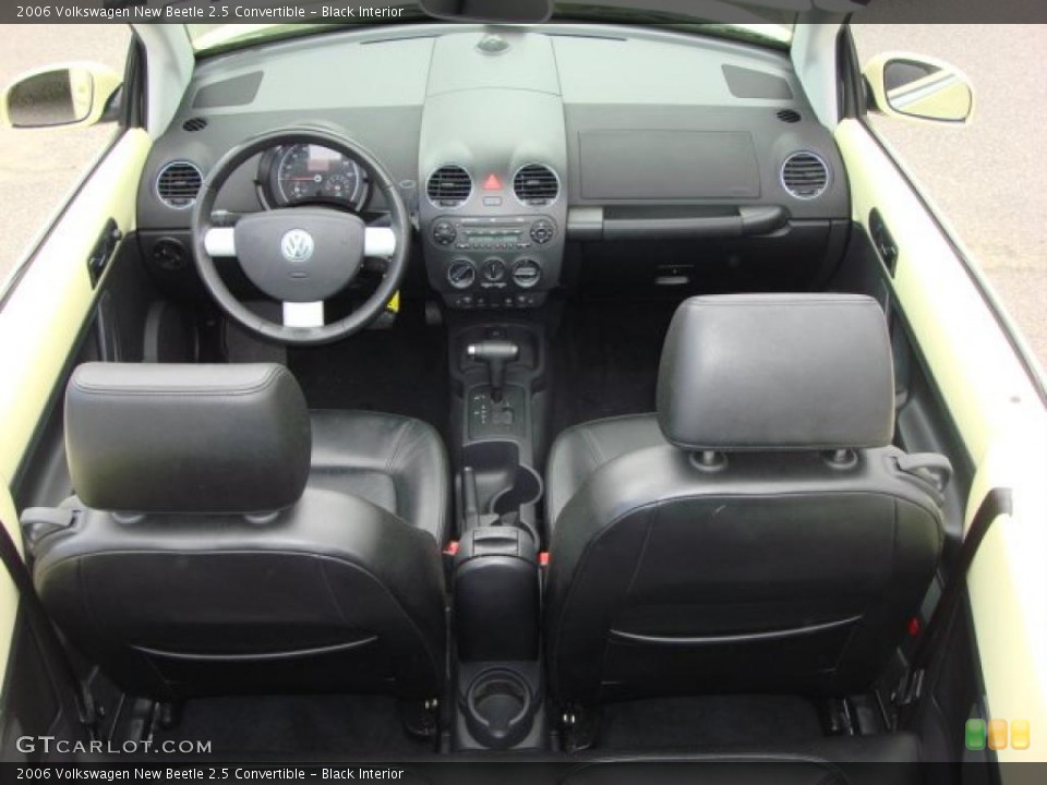 Black Interior Photo for the 2006 Volkswagen New Beetle 2.5 Convertible #47994018