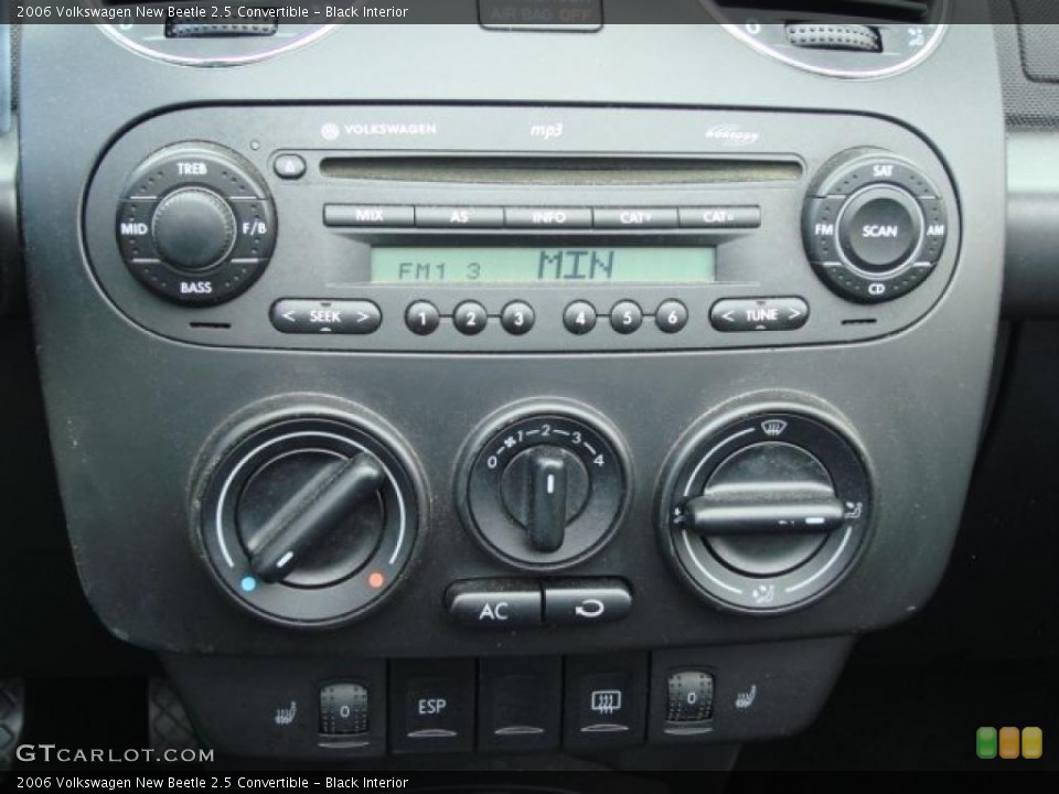 Black Interior Controls for the 2006 Volkswagen New Beetle 2.5 Convertible #47994045