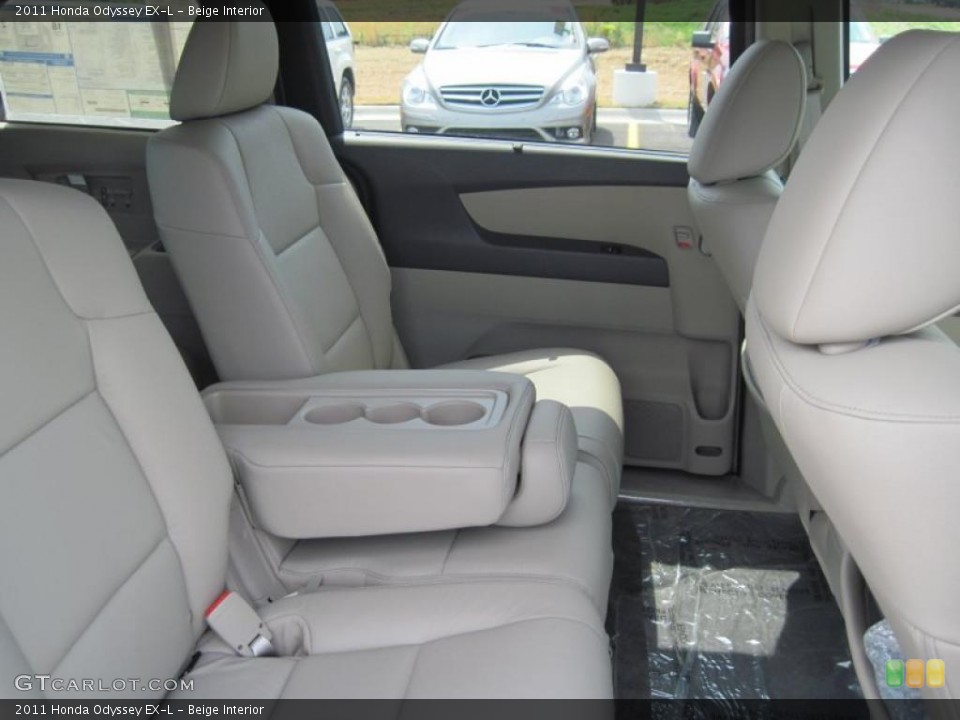 Beige Interior Photo for the 2011 Honda Odyssey EX-L #48005037