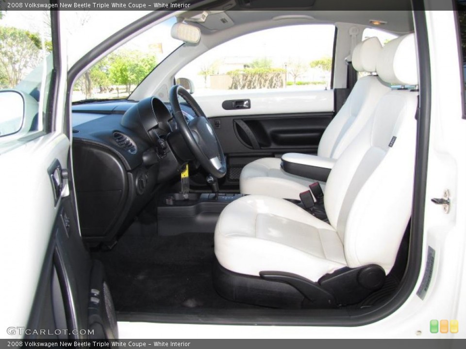White Interior Photo for the 2008 Volkswagen New Beetle Triple White Coupe #48014133
