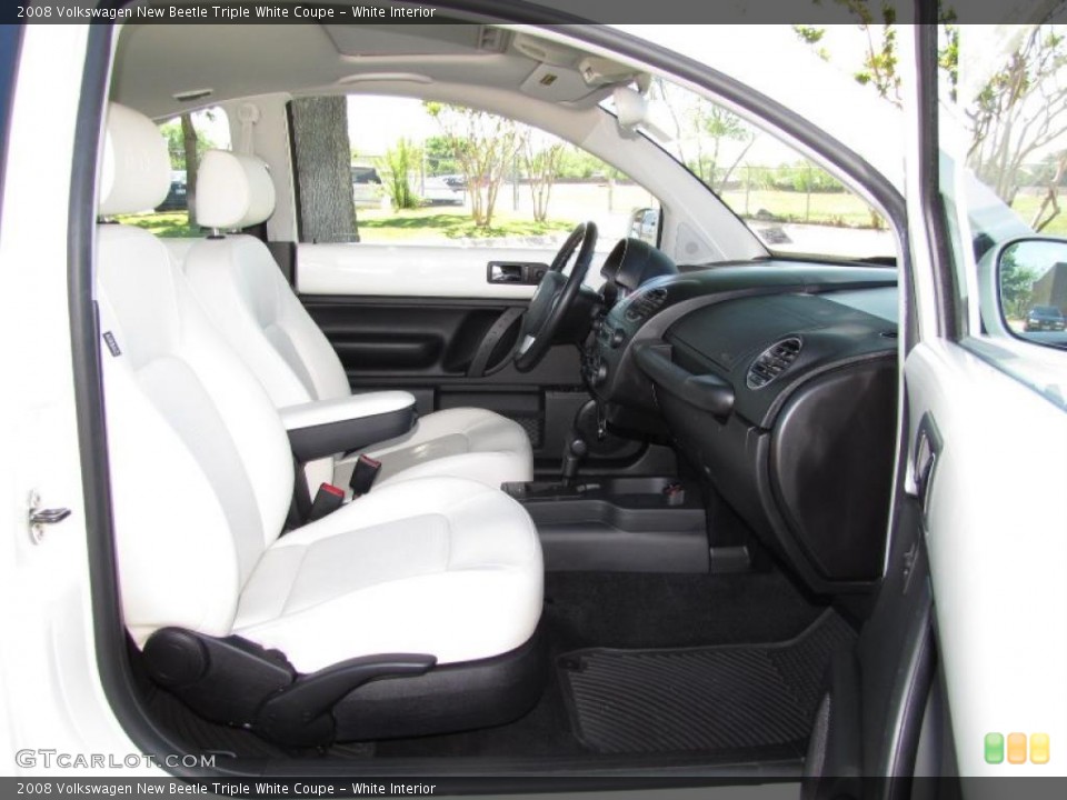 White Interior Photo for the 2008 Volkswagen New Beetle Triple White Coupe #48014149