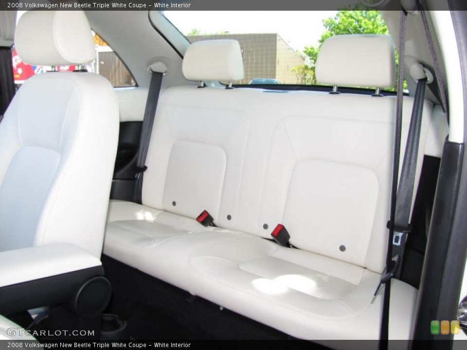 White Interior Photo for the 2008 Volkswagen New Beetle Triple White Coupe #48014170