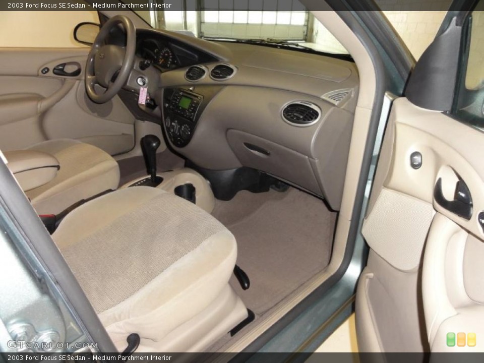 Medium Parchment Interior Photo for the 2003 Ford Focus SE Sedan #48016886