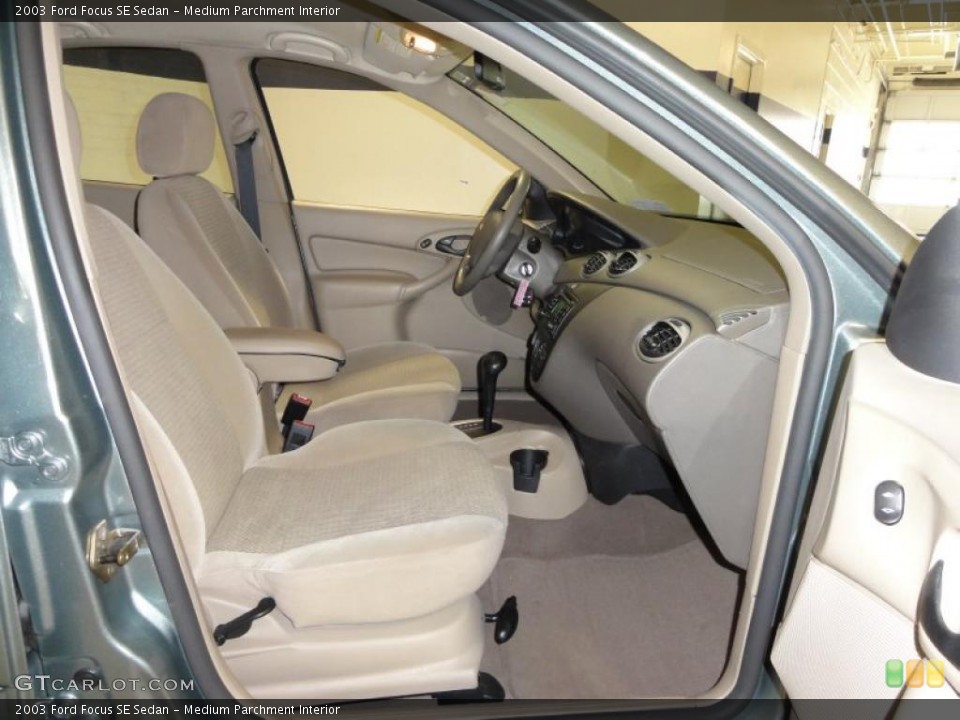 Medium Parchment Interior Photo for the 2003 Ford Focus SE Sedan #48016910